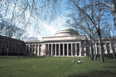 麻省理工學院，眾多獎學金獲得者在國外學習進修的一所學院。