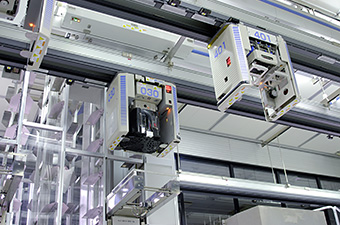 半導體製造工廠所使用的無塵室保管系統及OHT(空中單軌無人搬送系統) 